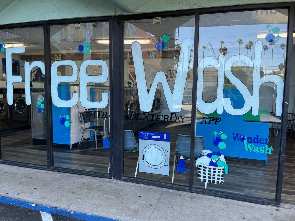 Bubble art on the WonderWash storefront